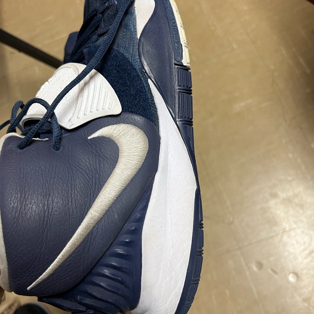 Kyrie 6